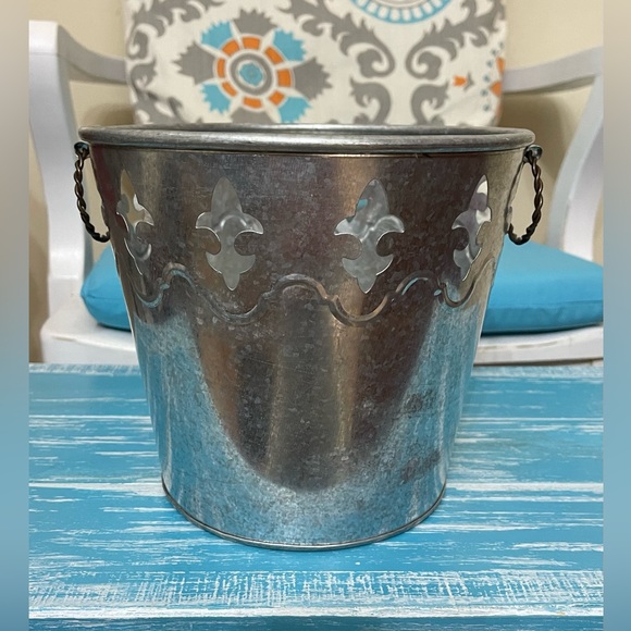 Other - Fleur De Lis Bucket- Planter 🪴🌻or Ice Bucket